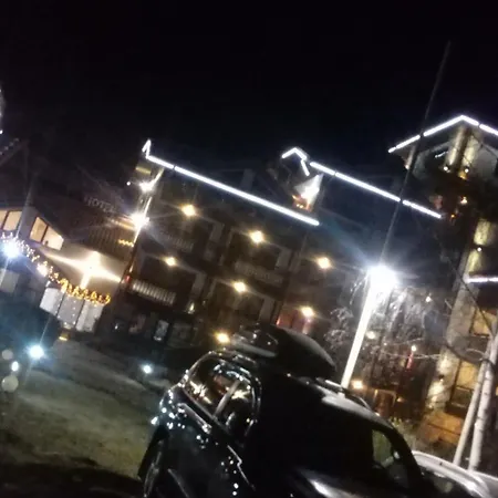 公寓 Alexander 3327 *