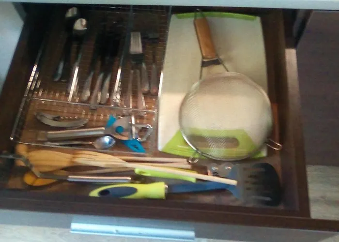 Alexander 3327 公寓