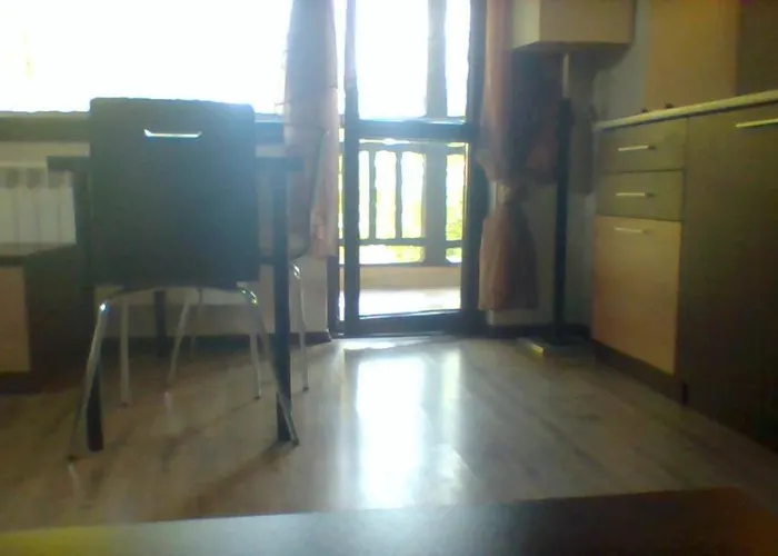 Alexander 3327 Apartment *