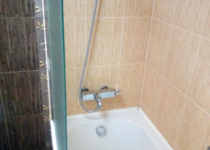 Alexander 3327 Apartment *