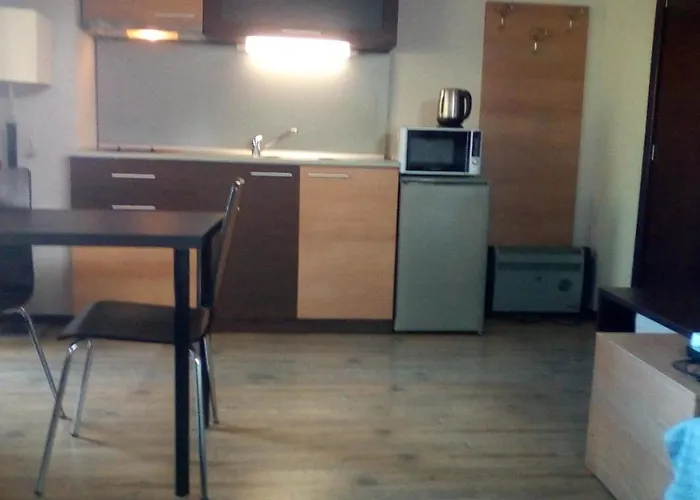 Alexander 3327 Apartment